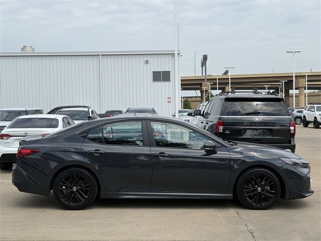 2025 Toyota Camry SE photo 3