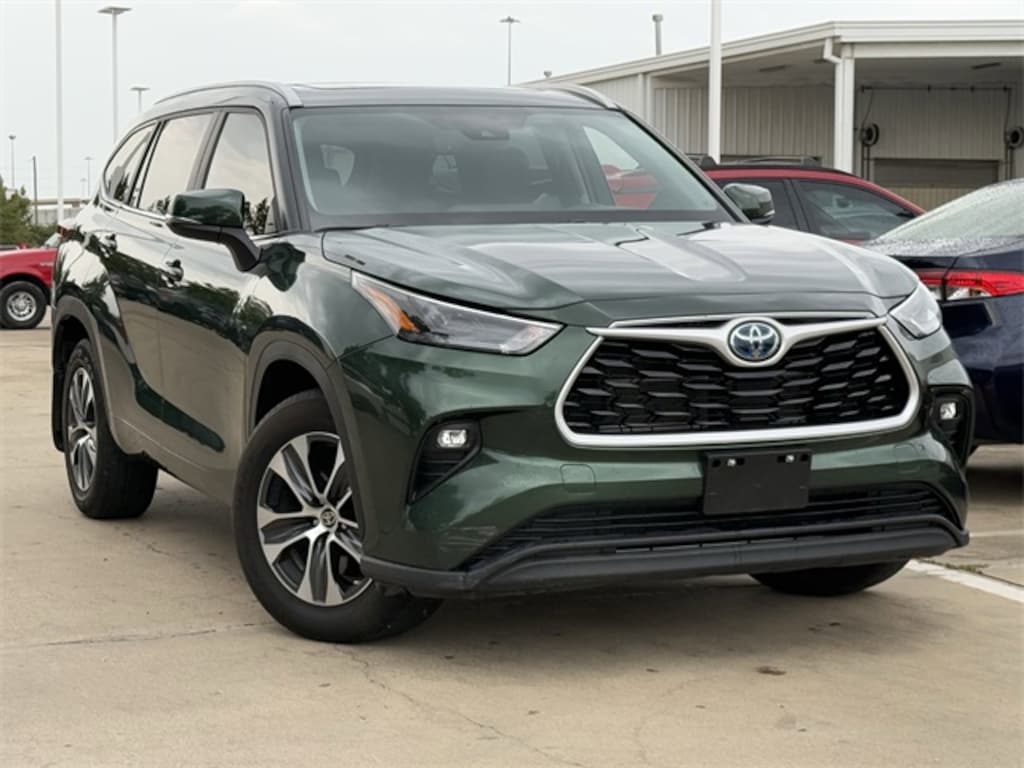 Used 2024 Toyota Highlander Hybrid XLE SUV