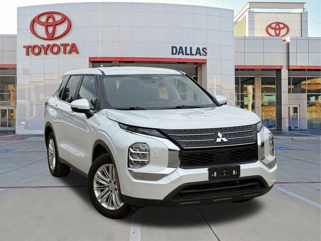 2023 Mitsubishi Outlander ES S-AWC's photo