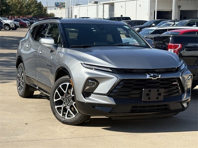 2025 Chevrolet Blazer RS photo 2