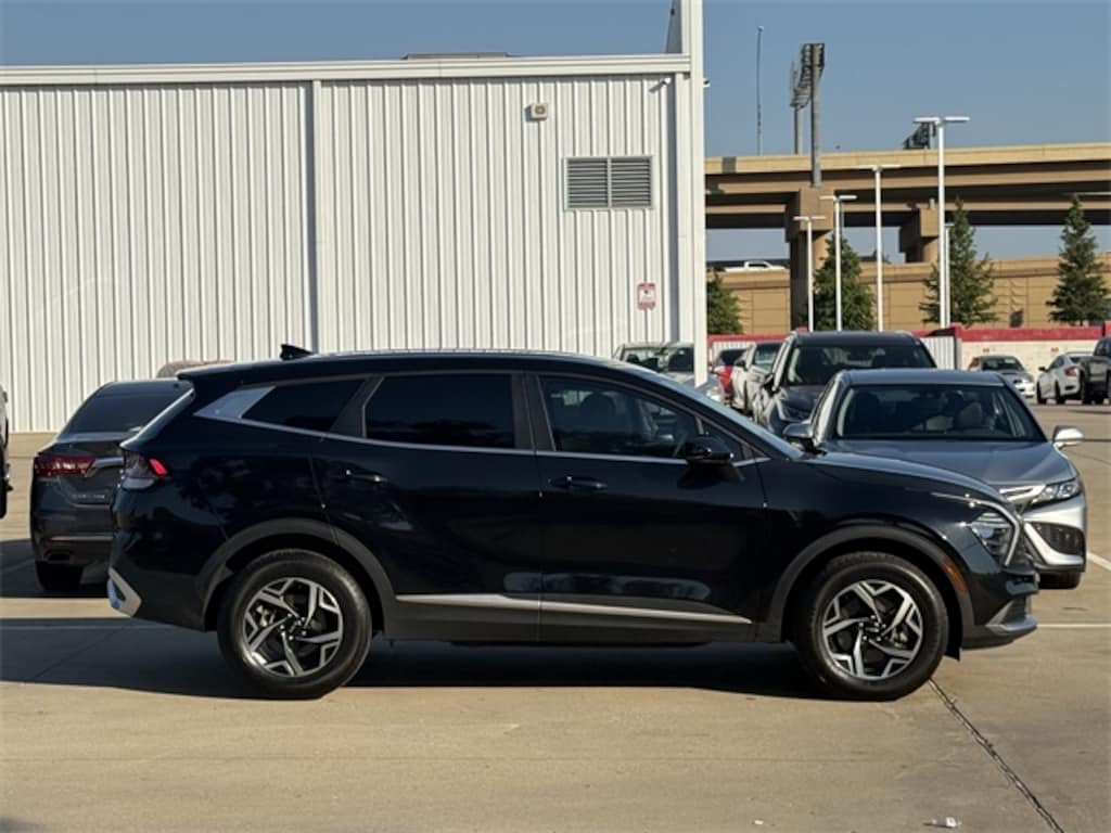 Used 2024 Kia Sportage LX SUV