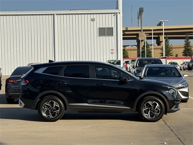 2024 Kia Sportage LX photo 2