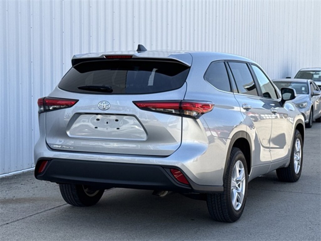 Used 2023 Toyota Highlander L SUV