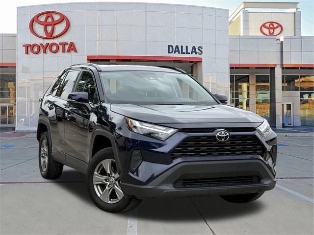 2024 Toyota RAV4 XLE's photo