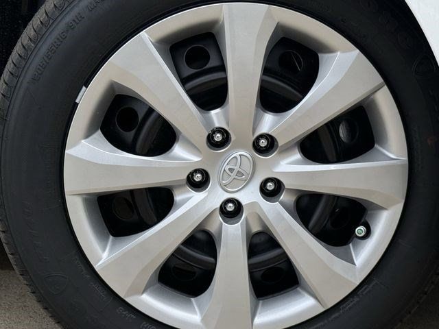 2026 Toyota Corolla LE - Photo 10