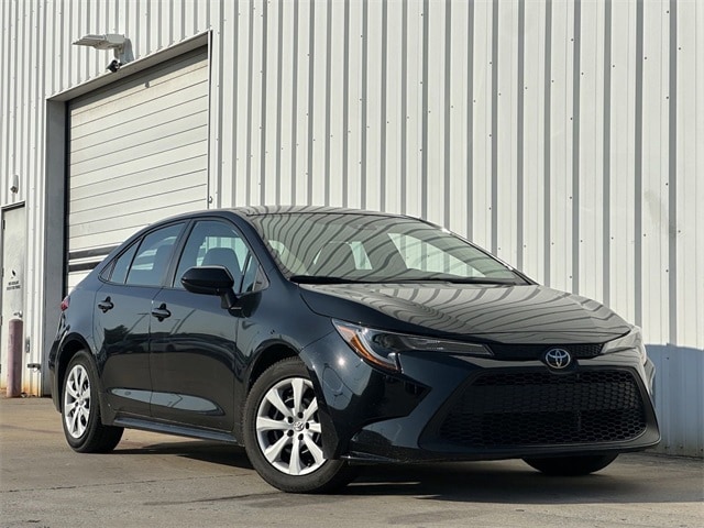 Used 2022 Toyota Corolla LE with VIN 5YFEPMAE9NP283997 for sale in Dallas, TX