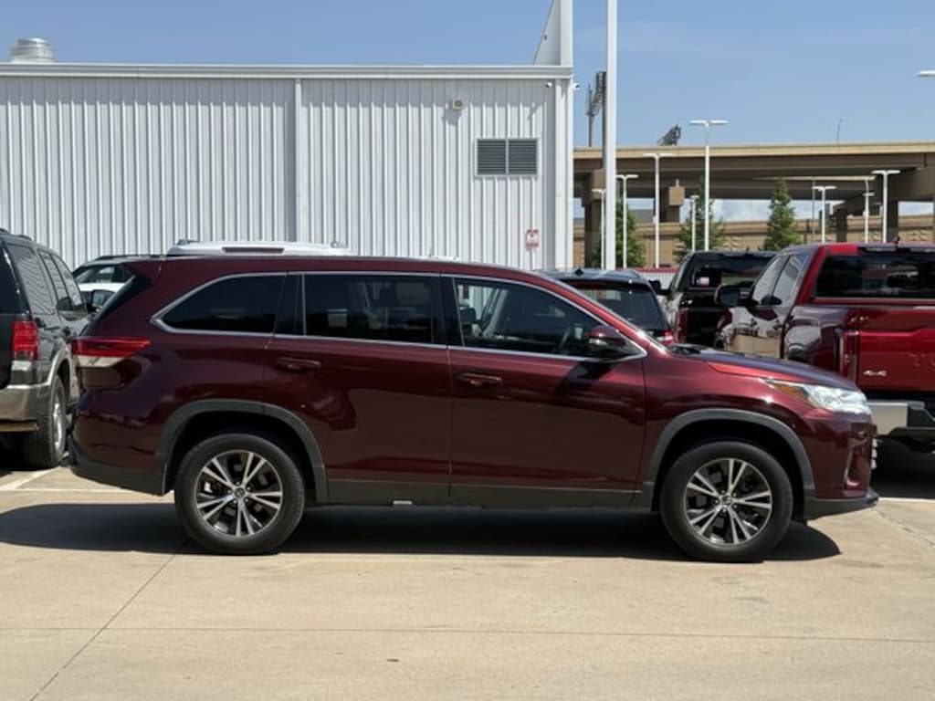 Used 2019 Toyota Highlander LE SUV
