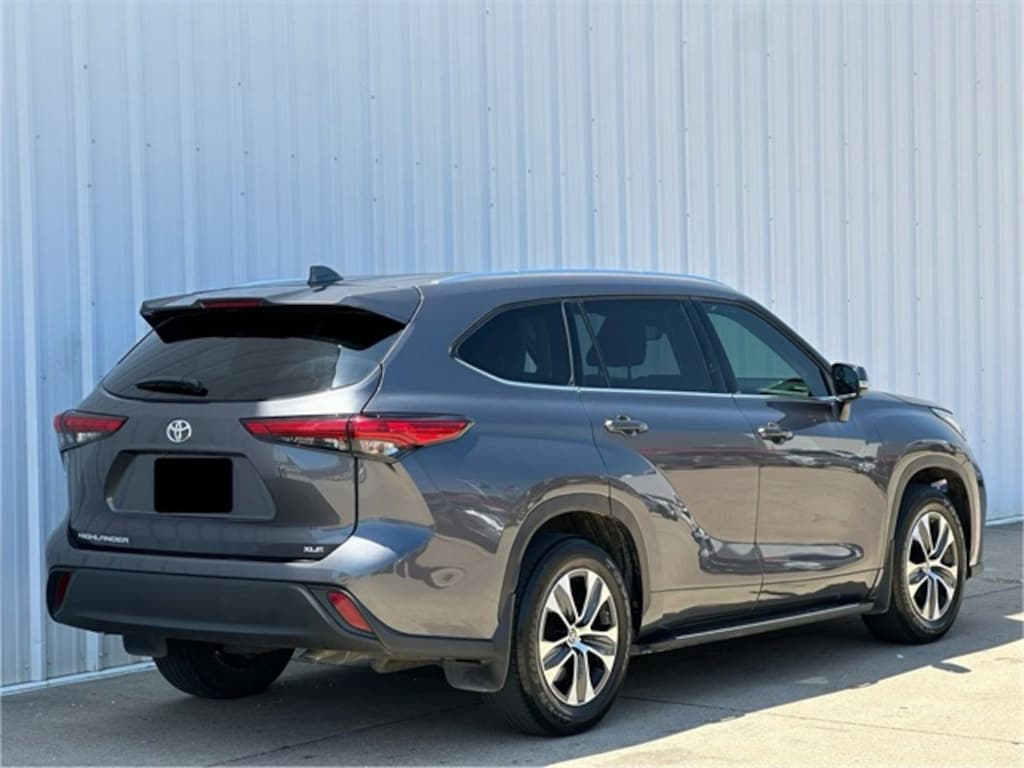 Used 2021 Toyota Highlander XLE SUV