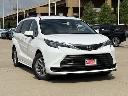 2026 Toyota Sienna LE 8 Passenger Van Passenger Van