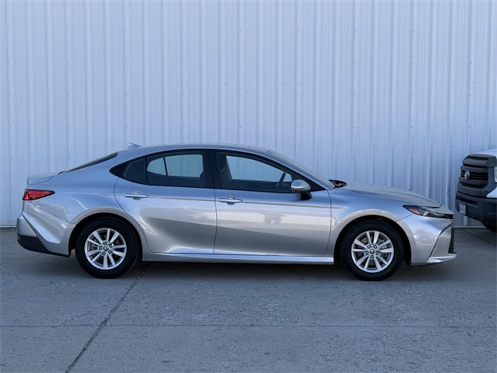 Used 2025 Toyota Camry SE Sedan
