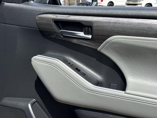 2024 Toyota Highlander Platinum - Photo 32