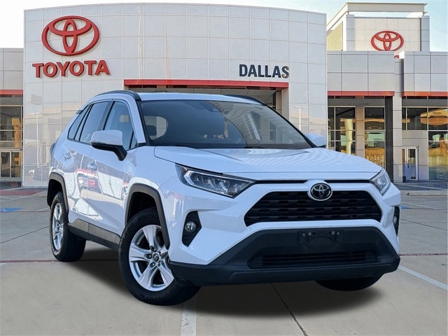 2020 Toyota RAV4 XLE's photo