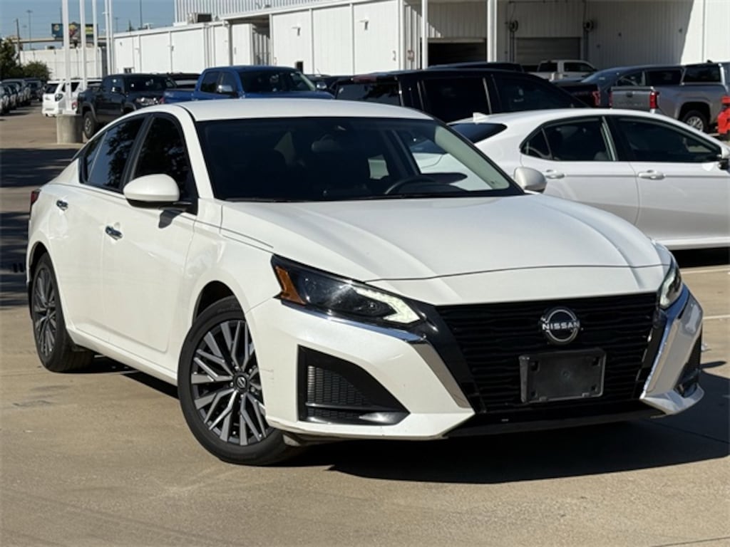Used 2023 Nissan Altima 2.5 SV Sedan