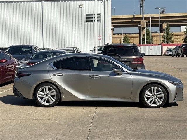 2021 Lexus IS 300 photo 4
