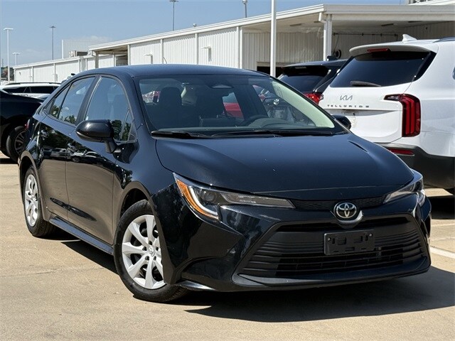 2024 Toyota Corolla LE photo 2