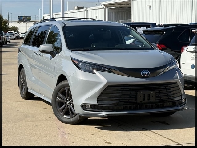 2024 Toyota Sienna Woodland Edition's photo