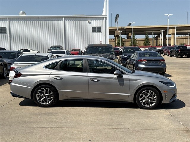 2023 Hyundai Sonata SEL photo 2