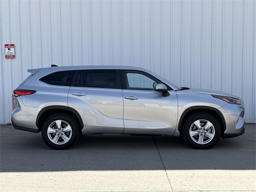 Used 2023 Toyota Highlander L SUV