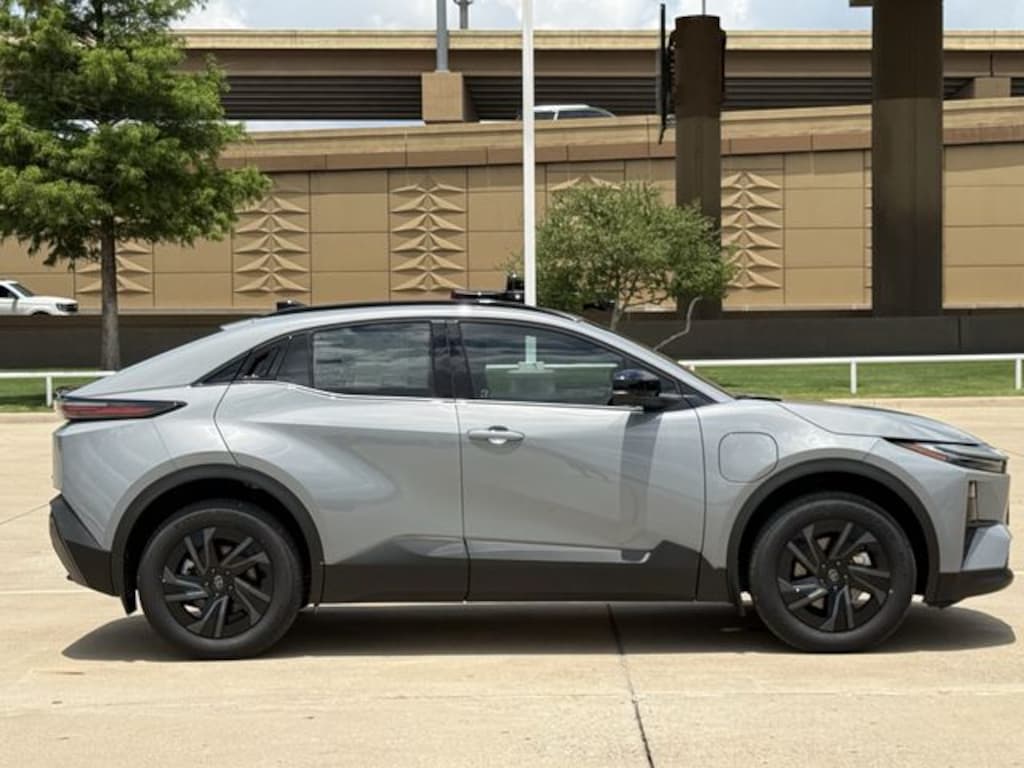 New 2026 Toyota C-HR SE SUV