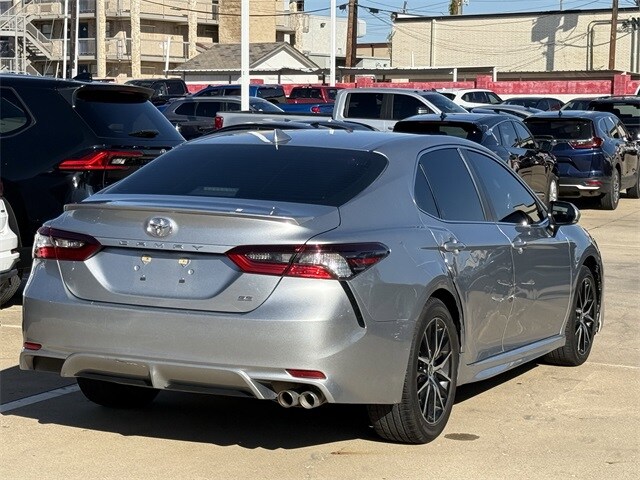 2023 Toyota Camry SE photo 3