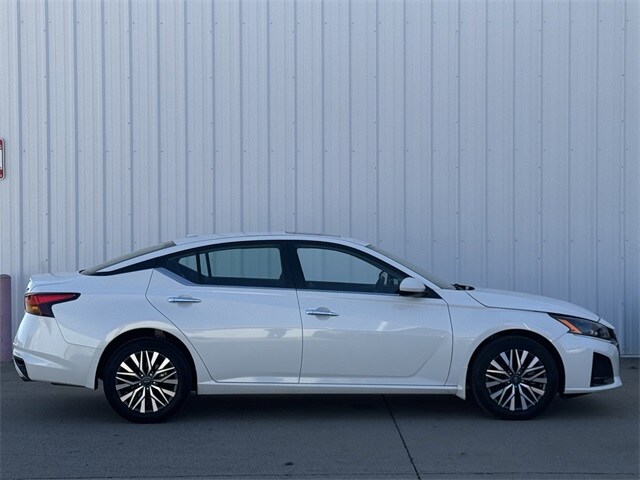 2023 Nissan Altima 2.5 SV photo 3