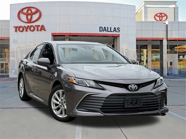 2024 Toyota Camry LE's photo