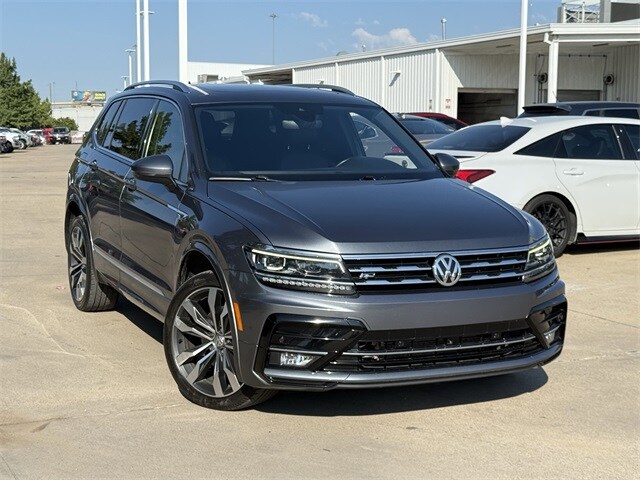 2020 Volkswagen Tiguan SEL Premium R-Line photo 2