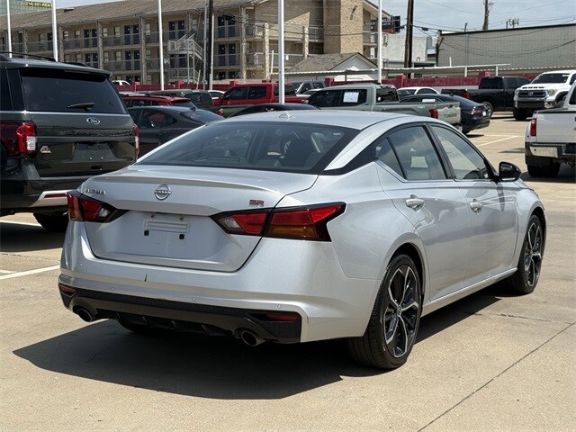 2023 Nissan Altima 2.5 SR photo 4