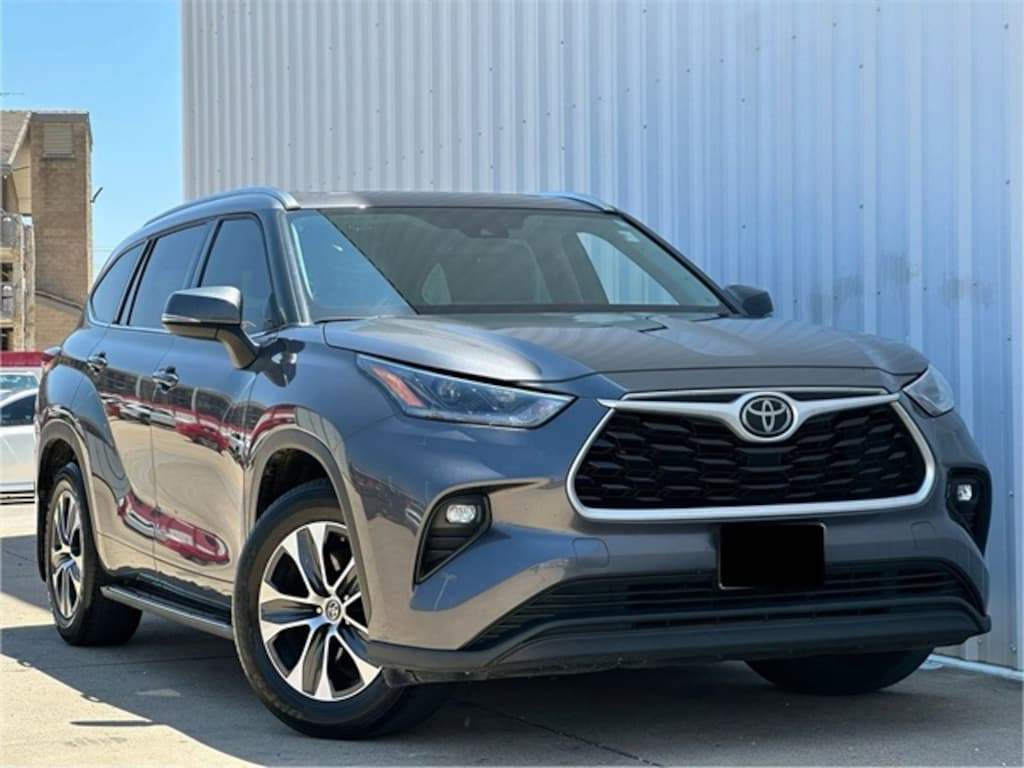Used 2021 Toyota Highlander XLE SUV