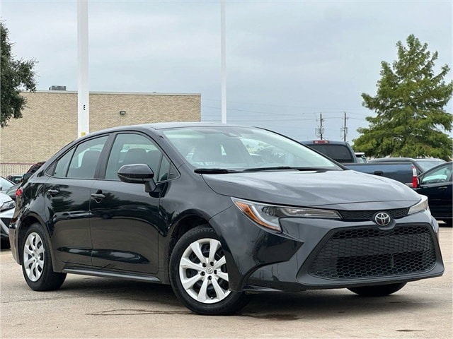 Used 2022 Toyota Corolla LE with VIN 5YFEPMAE3NP284403 for sale in Dallas, TX