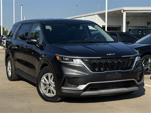 2024 Kia Carnival LX photo 2