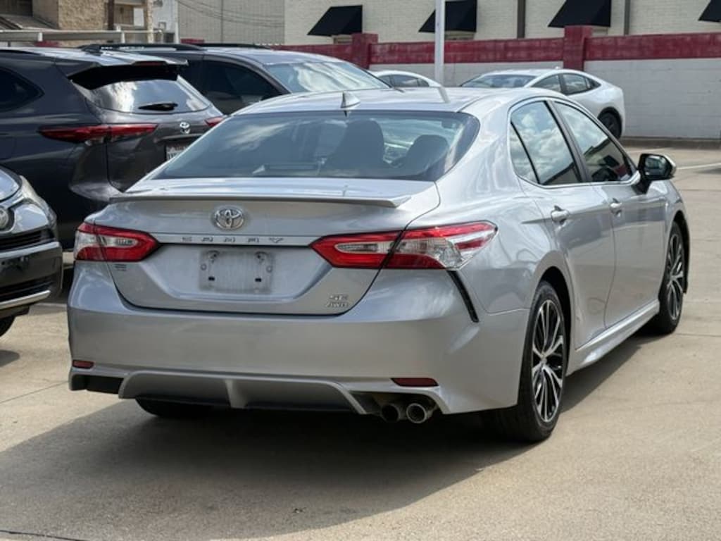 Used 2020 Toyota Camry SE Sedan