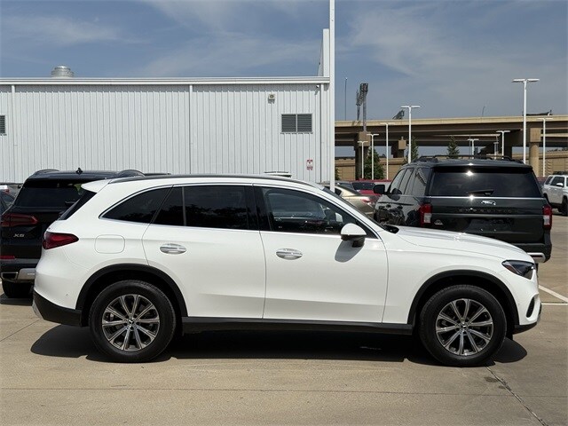 2025 Mercedes Benz GLC 300 4MATIC photo 3