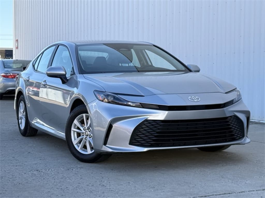 Used 2025 Toyota Camry SE Sedan