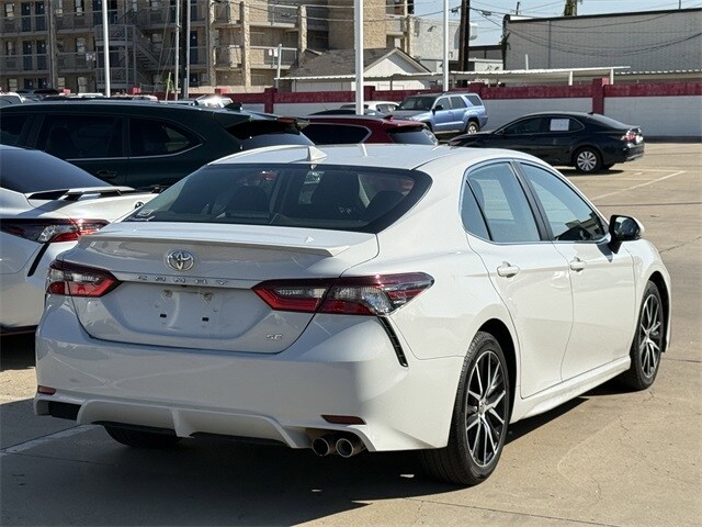 2023 Toyota Camry SE photo 4