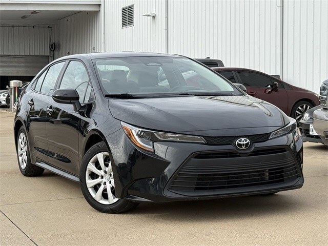 2024 Toyota Corolla LE photo 2