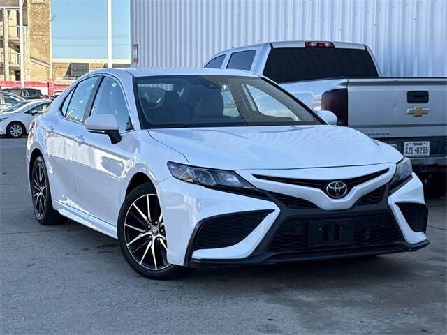 2024 Toyota Camry SE photo 2