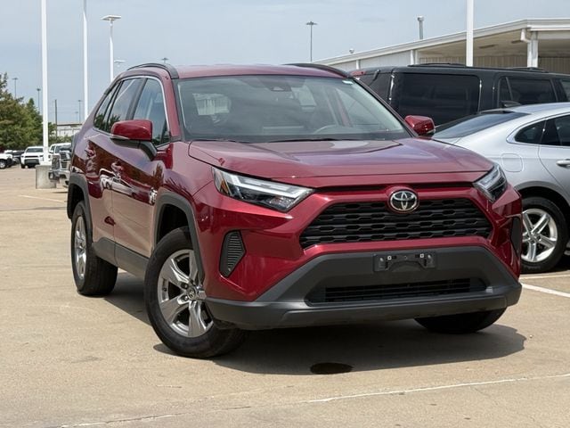 2025 Toyota RAV4 XLE FWD's photo