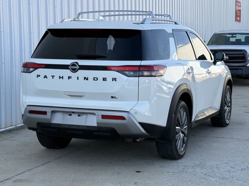 Used 2024 Nissan Pathfinder SL SUV
