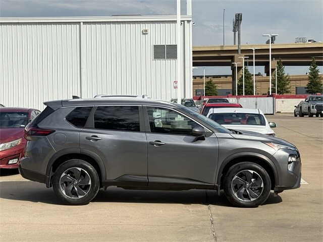 2024 Nissan Rogue SV photo 2