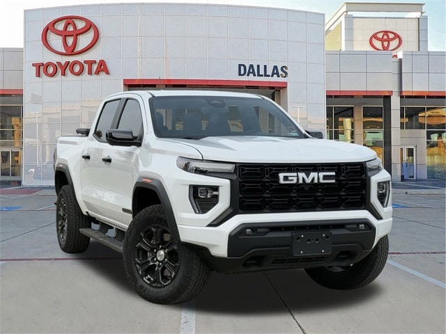 2024 GMC Canyon Elevation's photo
