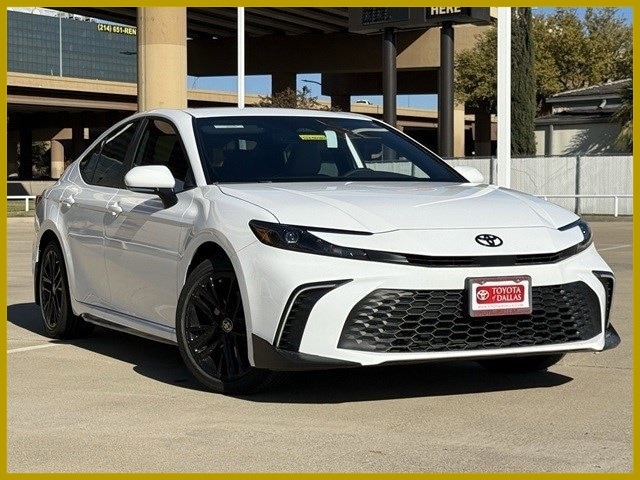 2026 Toyota Camry SE's photo