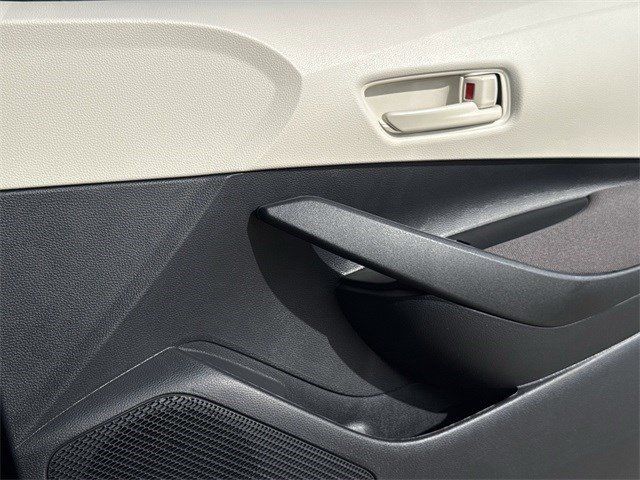2026 Toyota Corolla LE - Photo 29