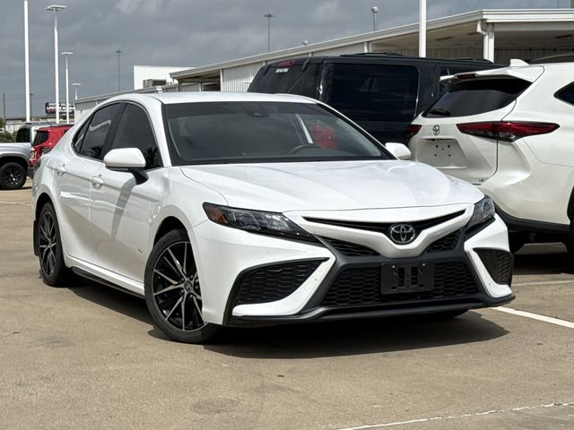 2023 Toyota Camry SE's photo