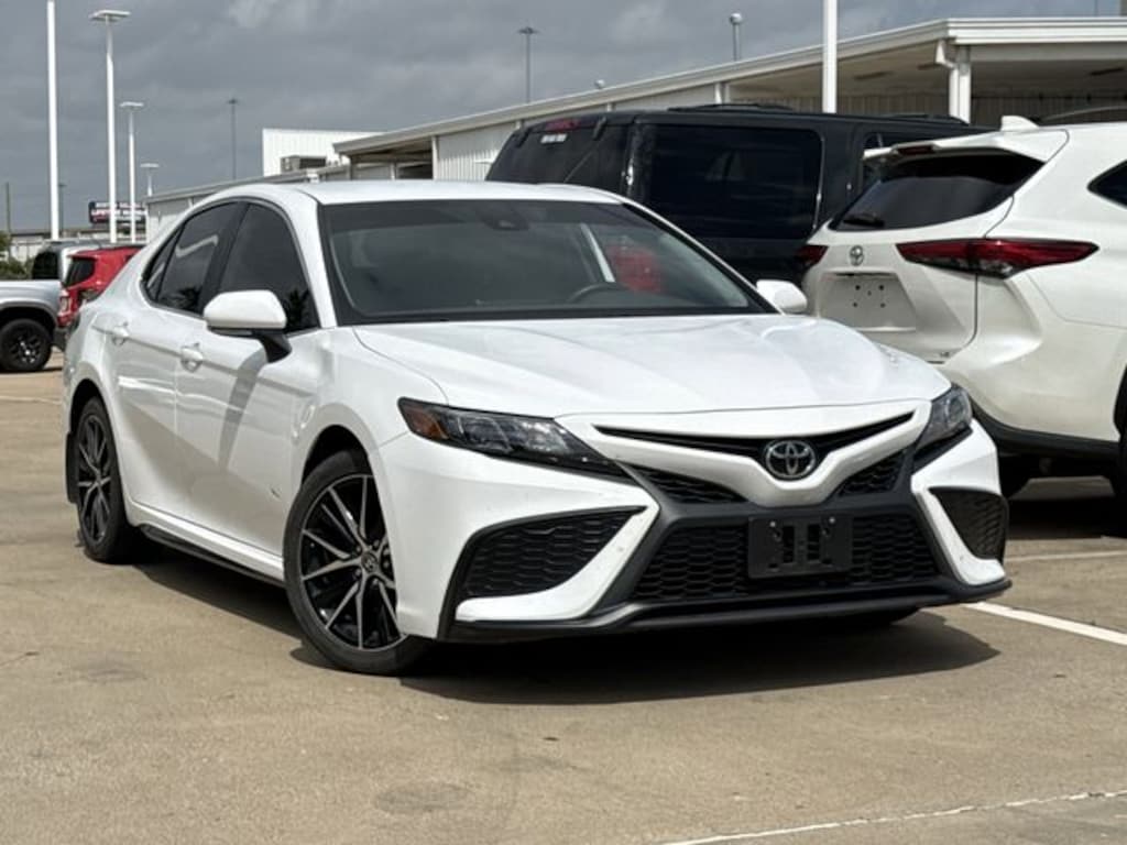 Used 2023 Toyota Camry SE Sedan