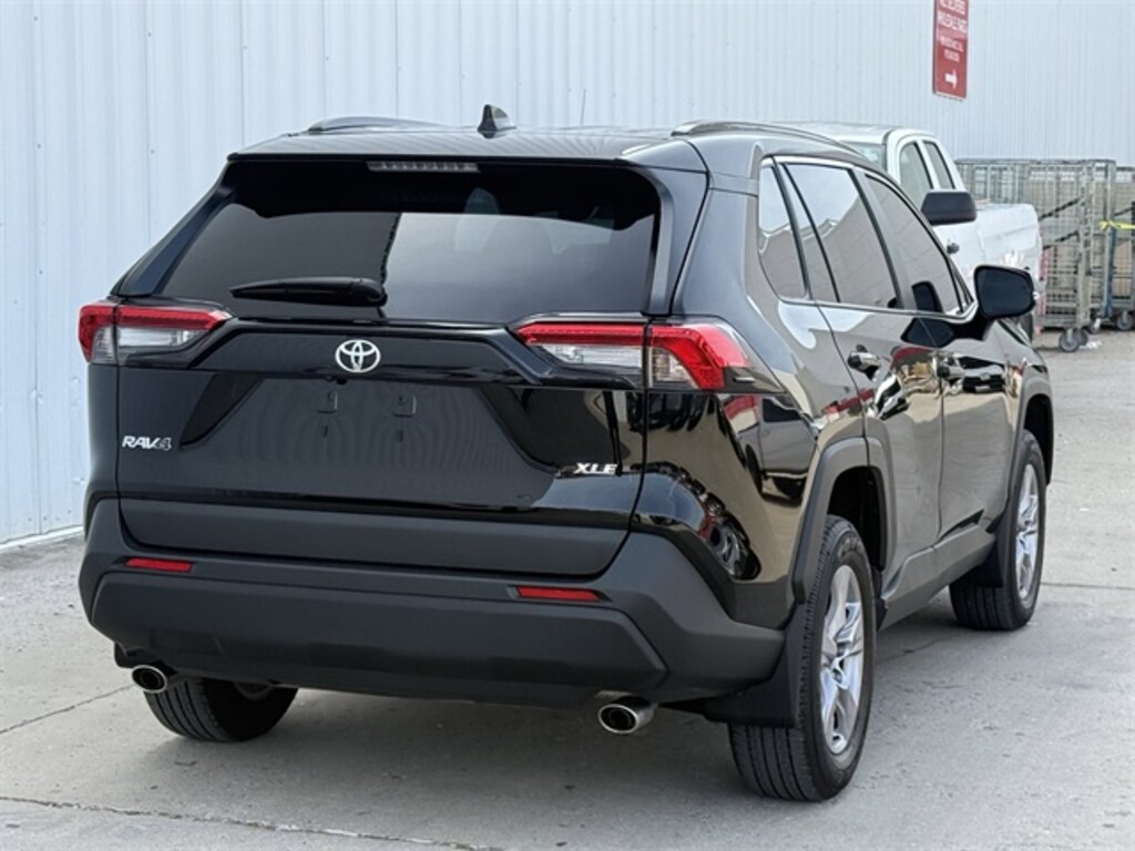 Used 2025 Toyota RAV4 XLE SUV