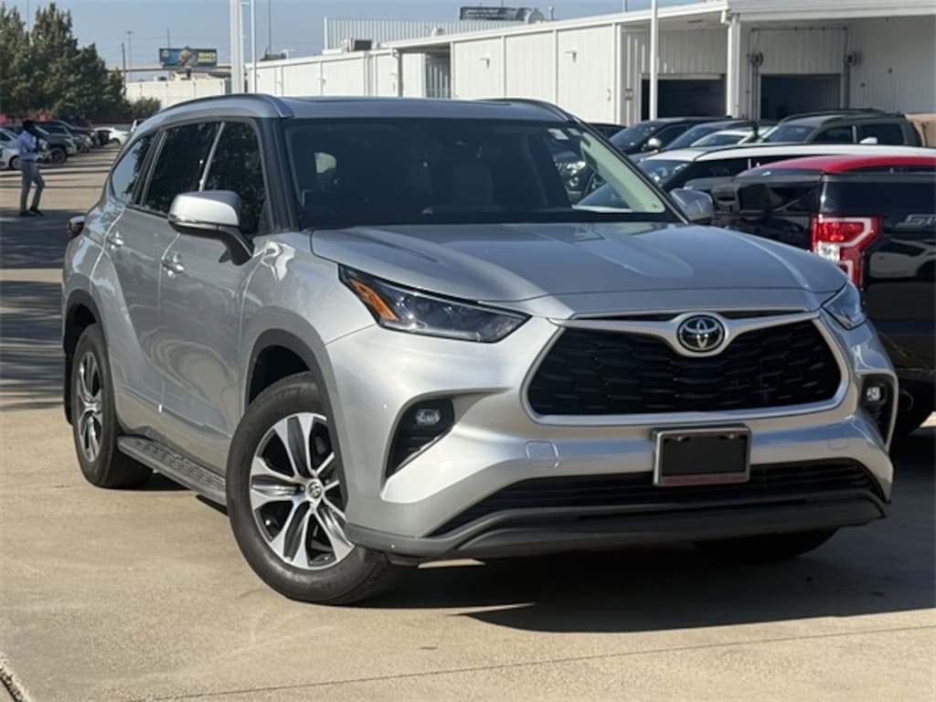 Used 2021 Toyota Highlander XLE SUV