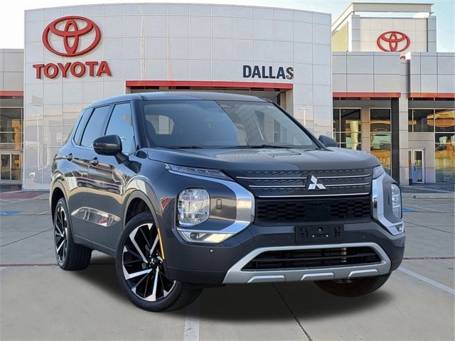 2024 Mitsubishi Outlander SE's photo