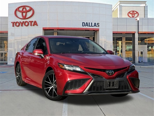 2022 Toyota Camry SE's photo