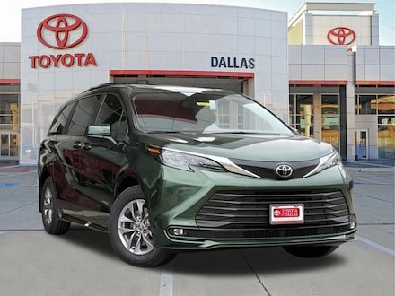 2026 Toyota Sienna XLE 8 Passenger Van Passenger Van